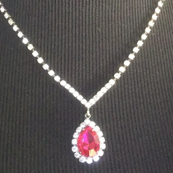 ππ Fuchsia Rhinestone Crystal Necklace EUC ππ - Picture 4 of 6
